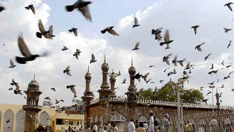 NIA arrests right wing group man for Mecca Masjid blast