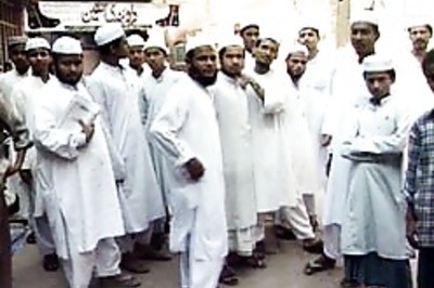 Sachar favours Muslims alone, not right: Delhi HC