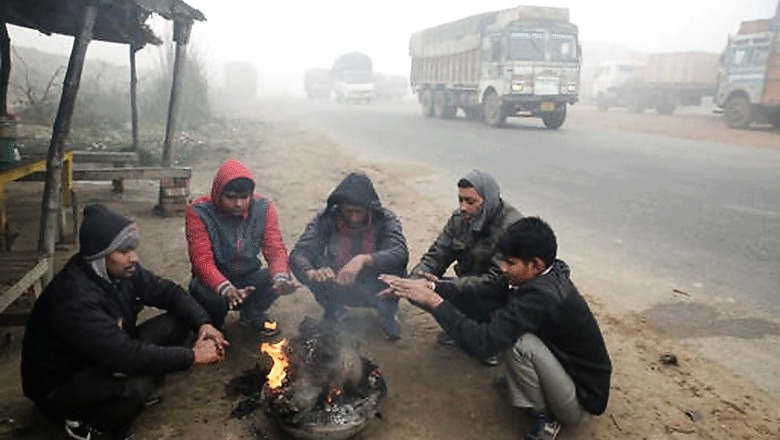 Delhi Wakes up to Season's Coldest Morning