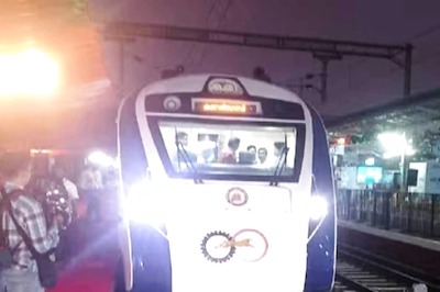 Railways to Fence Tracks at 139 Locations to Avoid Accidents; Vande Bharat Routes to be Prioritised