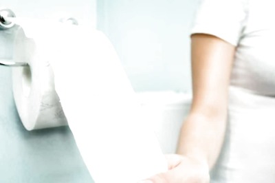 Girl's Reedit Post On Roommate's Excessive Use Of Toilet Paper Viral