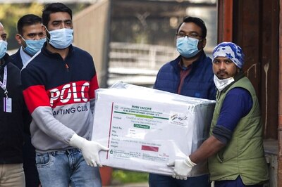 'Causing Huge Credibility Crisis': Experts Slam Critics of Govt's Approval Process for Covid-19 Vaccines