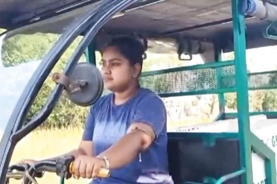 Graduate Woman In West Bengal Drives E-rickshaw To Provide Financial Support To Family