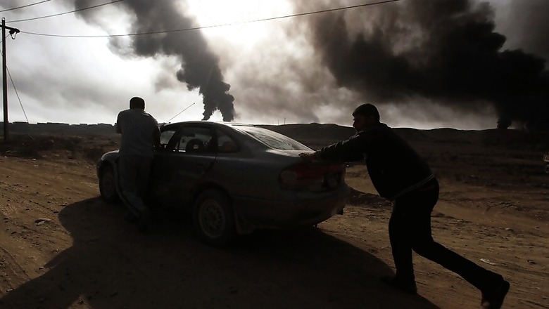 Cornered Islamic State builds huge defences, torches oil wells to defend Mosul