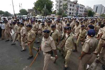 Patel quota stir continues to simmer in Gujarat, Army marches in Ahmedabad as 6 die
