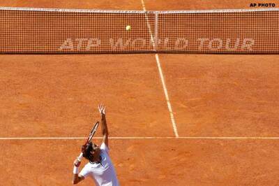 Federer cruises into Madrid Masters 3rd round