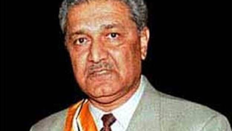 Pak puts fresh restrictions on A Q Khan's movements