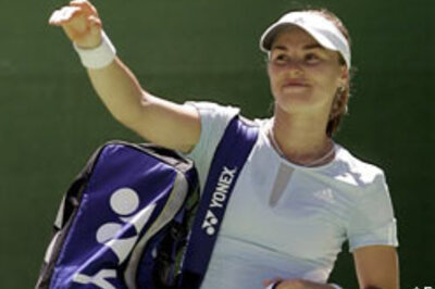 Sharapova, Hingis enters SF in Tokyo