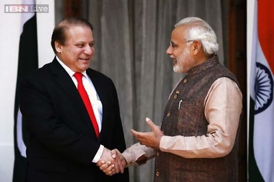 Nawaz Sharif wishes India on Independence Day, says Pakistan hopes to settle all issues through a sustained dialogue