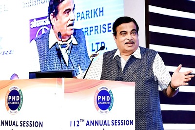 Click Pictures of Illegal Parked Cars, Get Money as Reward: Nitin Gadkari