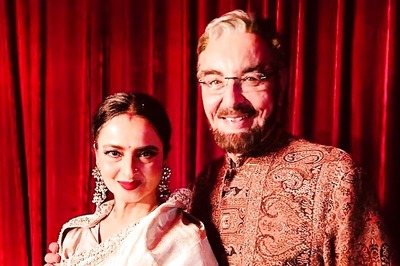 Khoon Bhari Maang Reunion: Rekha Poses With Kabir Bedi At Awards Night