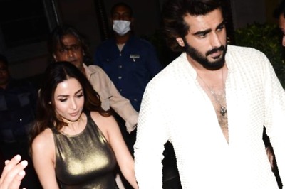 Arjun Kapoor Holds Malaika Arora Close, Protects Her From Paparazzi Post Kunal Rawal's Wedding | Video