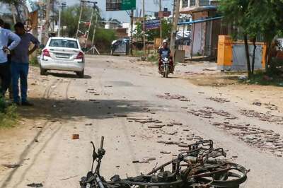 Two Dead, One Injured in Group Clash in Delhi