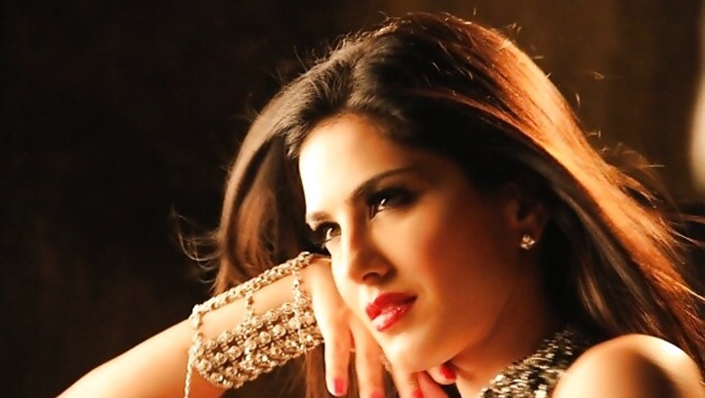 Sunny Leone 'not mad' at Ranveer Singh, finds his Durex ad hot