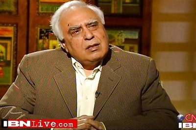Kapil Sibal sends Holi wishes to Harshvardhan