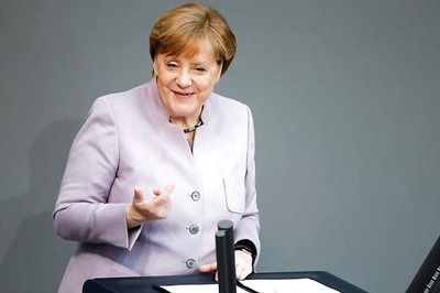 Merkel Makes Rare Russia Visit as Putin Backs Warmer Ties