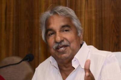 Kerala CM Oommen Chandy escapes unhurt in mishap