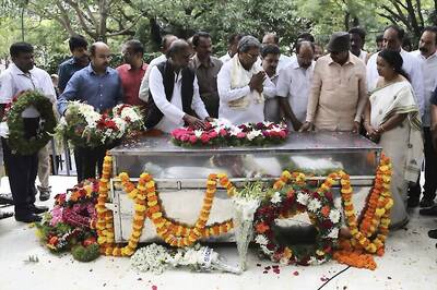 Police Guard of Honour for Slain Journalist Gauri Lankesh in Bengaluru