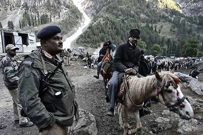 Locals, security men clash at Amarnath Yatra's Baltal camp