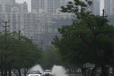 Greater Noida Rain Turns Fire Extinguishers into Fountains in a Posh Locality, Video Goes Viral