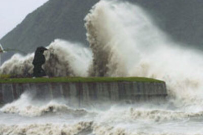 16 killed as typhoon slams China