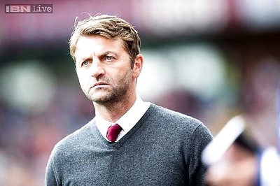 Tim Sherwood kicks bottle and snaps hamstring