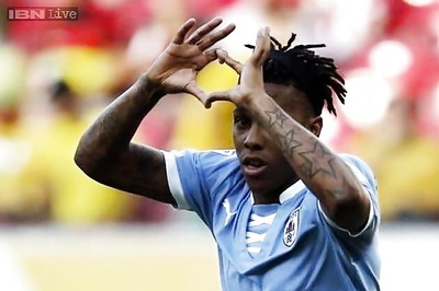 Hull City break transfer record to sign Uruguay striker Abel Hernandez