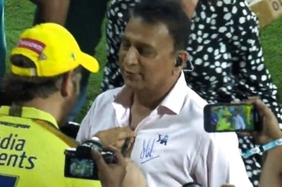 Gavaskar’s Fan-boy Moment: IND Legend Runs After Dhoni for Autograph, CSK Skipper Obliges - WATCH