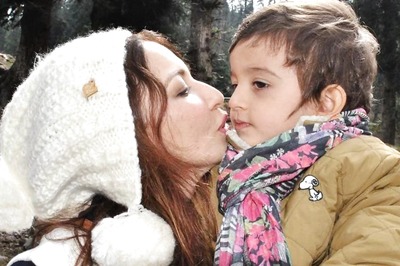 Saumya Tandon’s Son Photobombs Her Pictures, Mommy Calls Him ‘Irresistibly Cute’