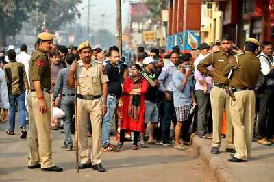 Decomposed Bodies of 5 of a Family, Including 3 Kids, Found in Delhi's Bhajanpura; Police Suspect Suicide