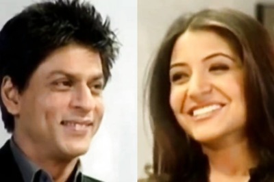 Shah Rukh Khan Beams With Happiness As Anushka Sharma Sings 'Haule Haule' in Viral Video; Watch Now