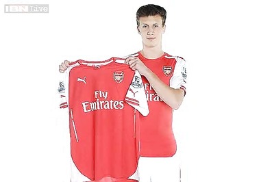 Arsenal sign Polish teenager Krystian Bielik
