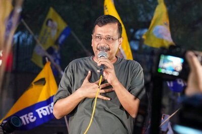 Delhi CM Kejriwal, Bhagwant Mann Offer Prayers at Delhi's Hanuman Temple