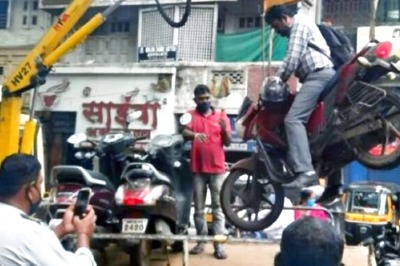 Video of Pune Traffic Cops Towing Motorcycle Along with Rider Sitting on Bike Goes Viral