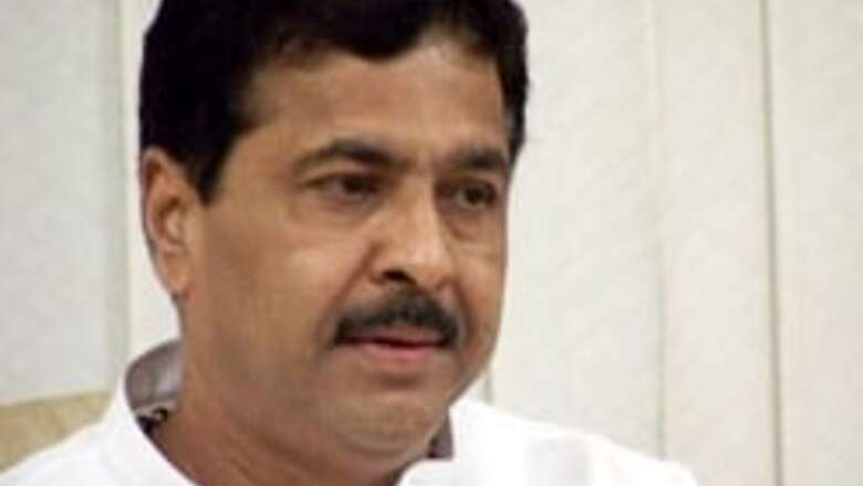 PM calls on Mahajan's family