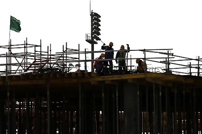 Qatar Raises Minimum Wage, Lifts Restriction On Changing Jobs