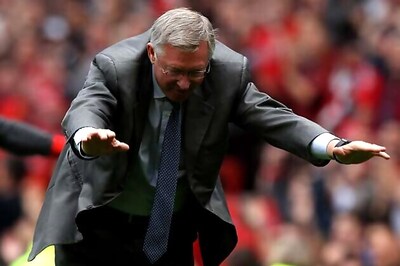 Recovering from hip surgery, Alex Ferguson guides David Moyes