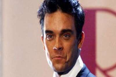 Robbie Williams checks into rehab