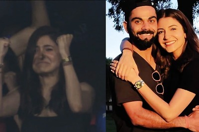 Anushka Sharma Cheers for Virat Kohli, Gets Emotional as He Blows A Kiss, Wins Crucial RCB Match | Watch