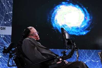 Scientist Hawking Blames UK Government for Health Service ‘Crisis’