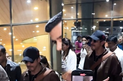 Shah Rukh Khan Looks Handsome In Brown Leather Jacket, Gets Papped At Airport; Video Goes Viral