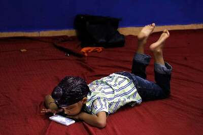Bedtime Smartphone Use May Cause Weight Gain in Kids: Study