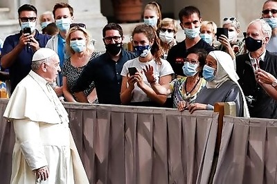 Pope All Smiles At First Public Audience In Six Months, Appeals For Lebanon