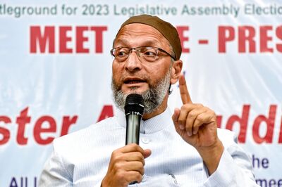 Owaisi Finds Fault with Decision to Confer Bharat Ratna on Advani
