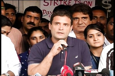 Rahul Gandhi meets protesting FTII students, says BJP's ideology is to promote mediocrity