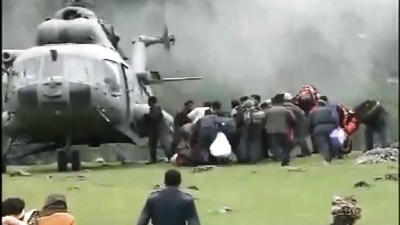 IAF chief motivates rescue team, says he wants to see them smiling