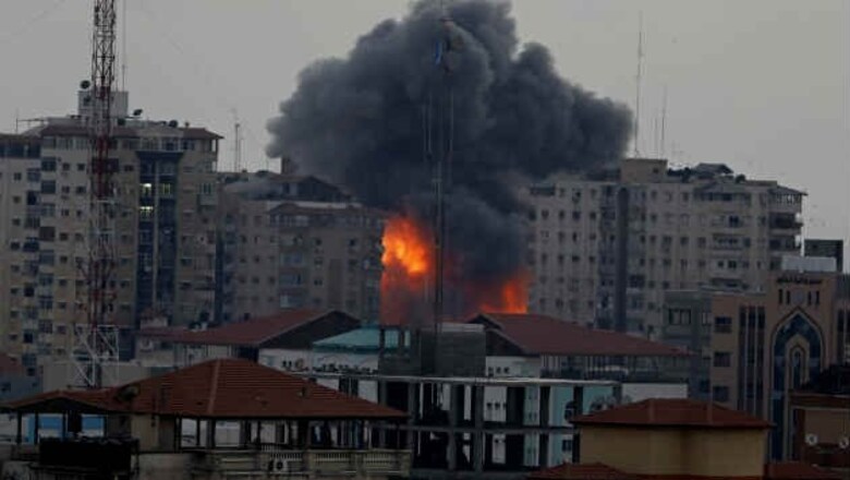 Israeli airstrike collapses Gaza apartment tower