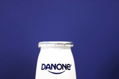 French Woman Files Complaint against Formula Producer after Baby Throws up 7-cm-long Worm