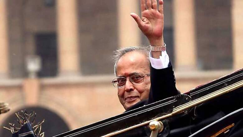 Cong activists assault Pranab's son, inquiry sought