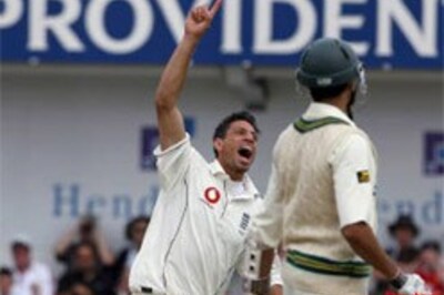 Englishman Mahmood jeered by Pak fans